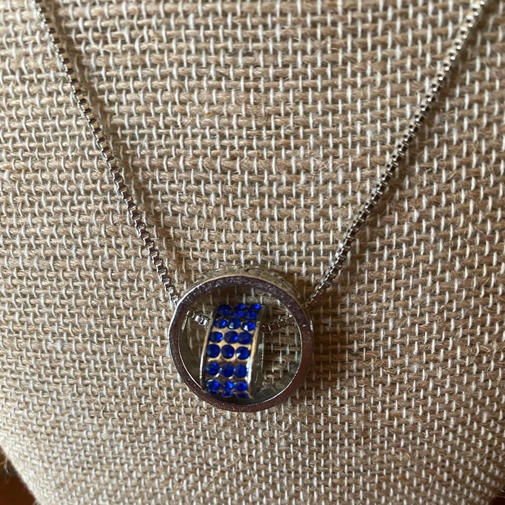 Silver tone necklace